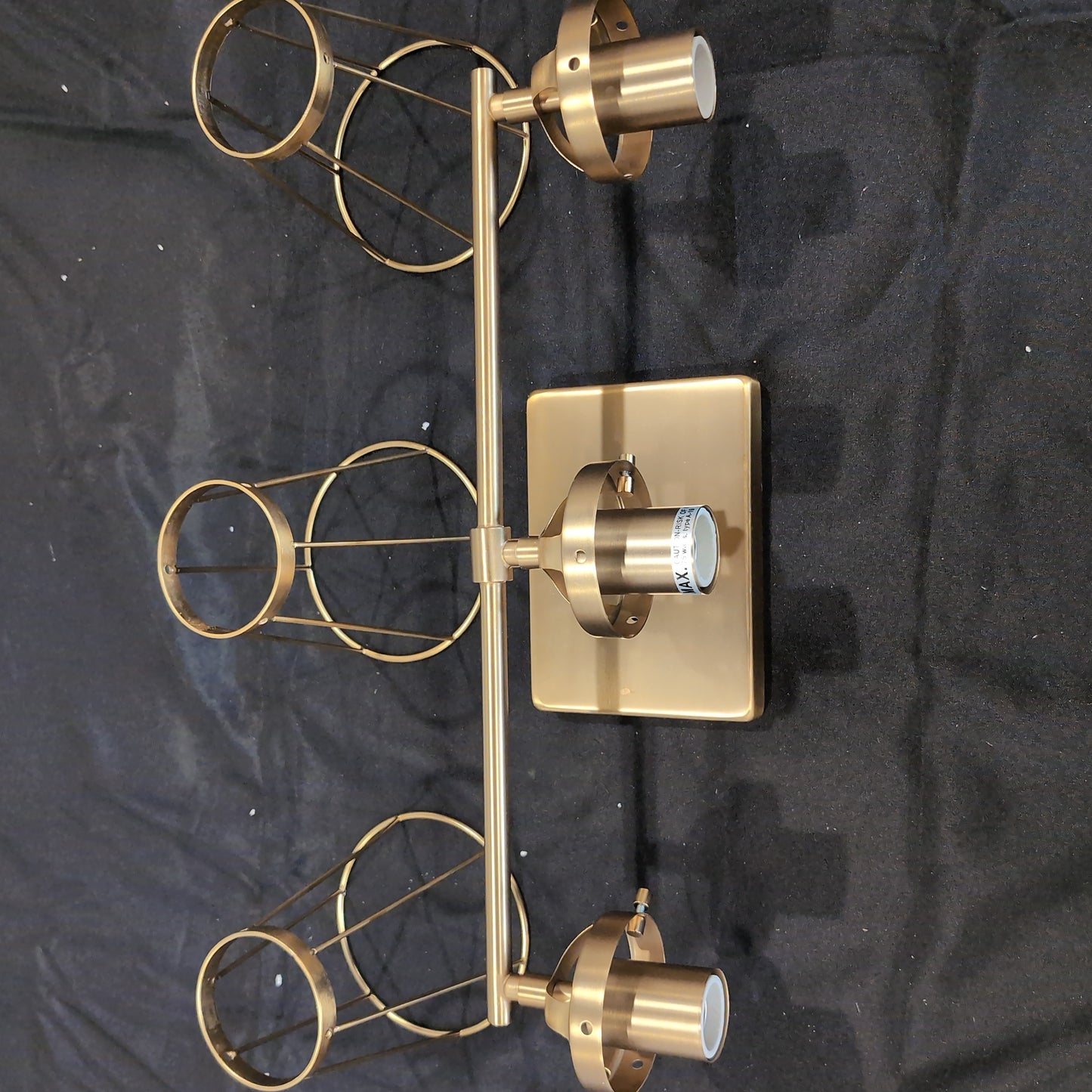 Dames 3 Light Vanity Light w/Cage